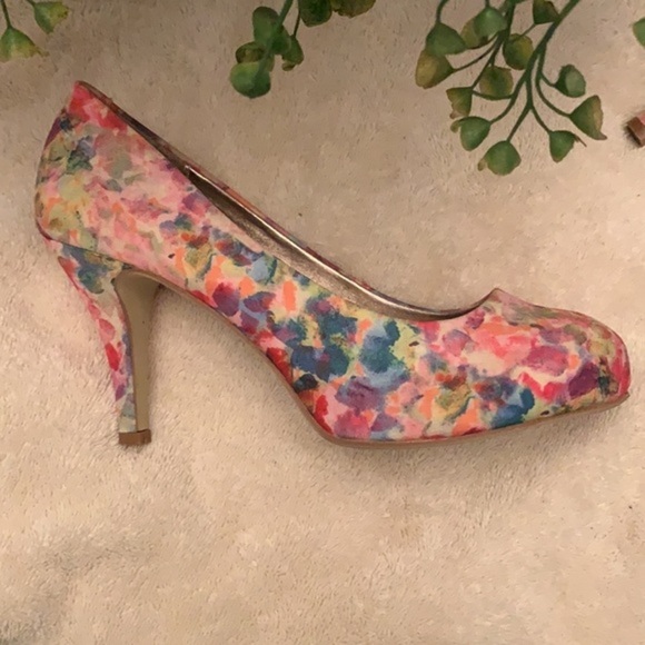 MADDEN GIRL GETTA FLORAL PUMP - Picture 11 of 11